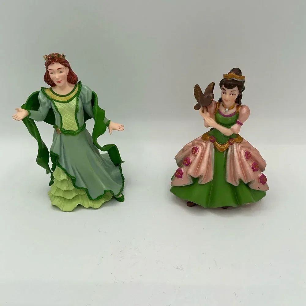 Set of Two Princess Figurines in Green and Pink